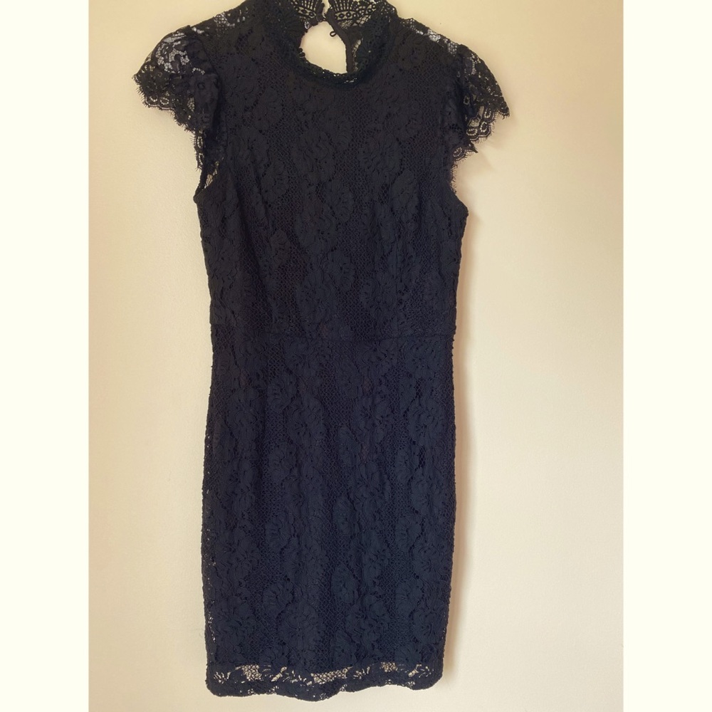Lulu’s Mini Lace  Dress Black Size M NWOT